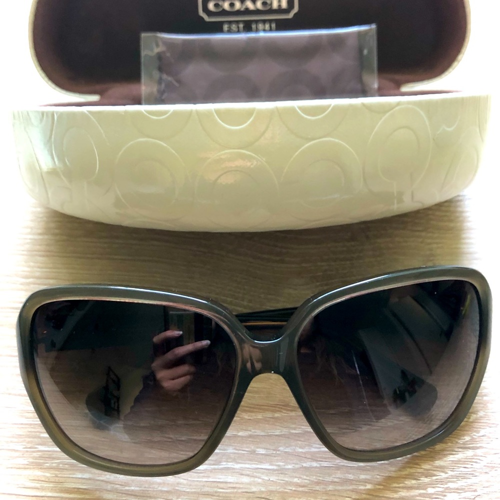 Coach Sunglasses HC 8053 (L909 Bella) in Olive